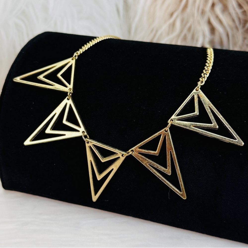 Vintage lightweight, aged goldtone statement necklace